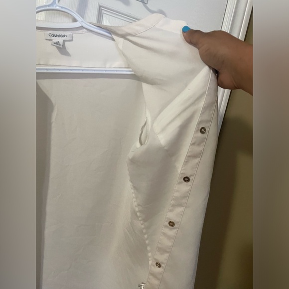 Calvin Klein Off-White Modern Essential Blouse - Chic & Versatile - Picture 9 of 13